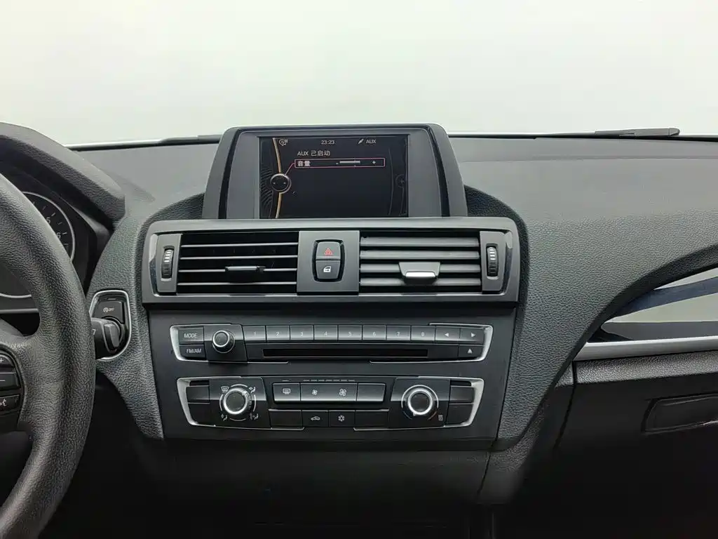 BMW 1 Series 2012 — фото 12