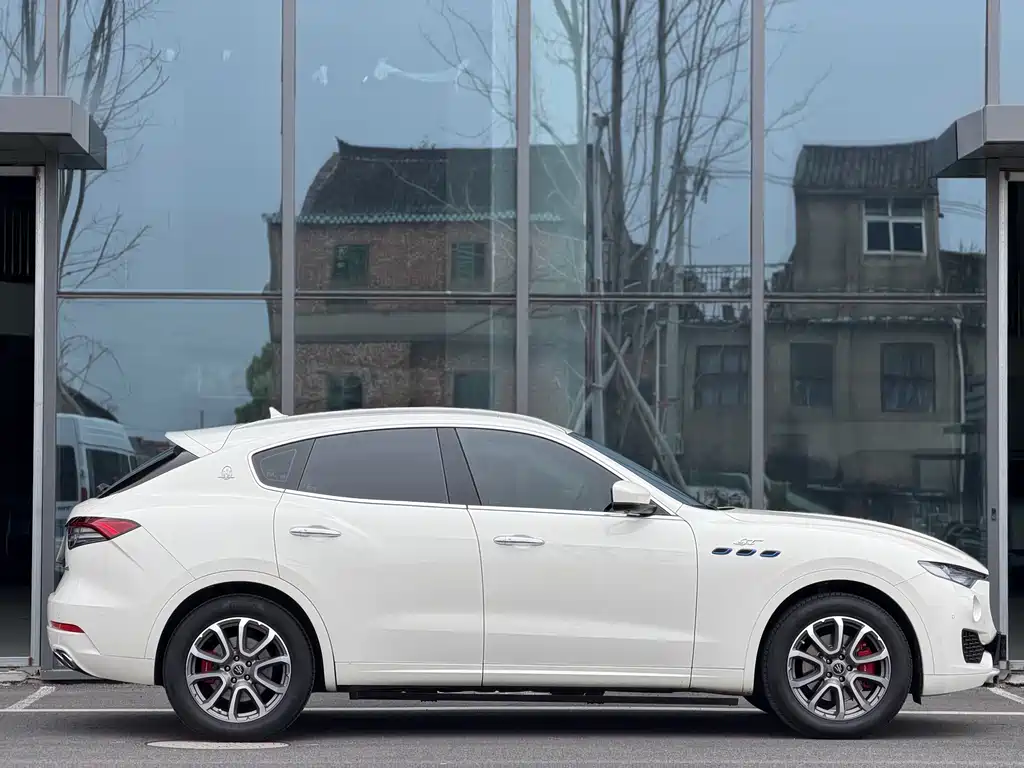 Maserati Levante 2023 — фото 3