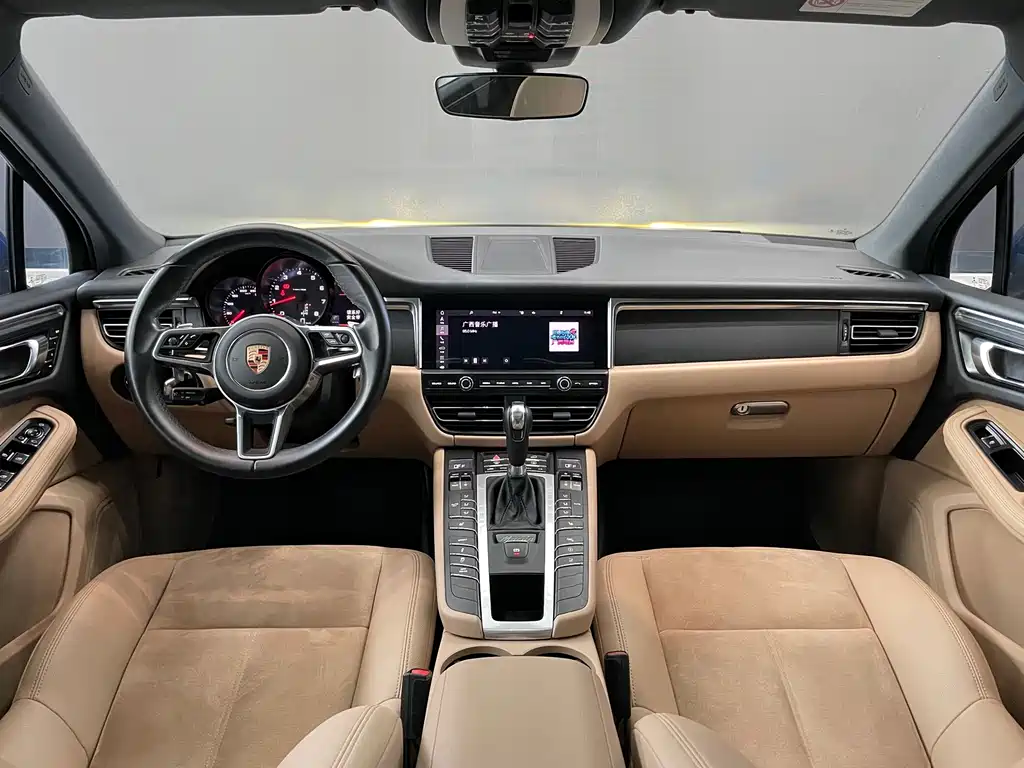 Porsche Macan 2020 — фото 11