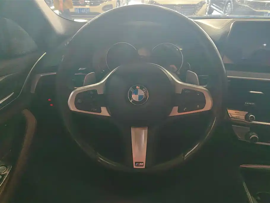 BMW 5 Series 2018 — фото 15