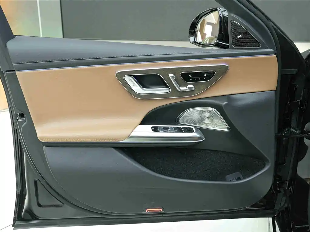 Mercedes-Benz E-Class 2025 — фото 14