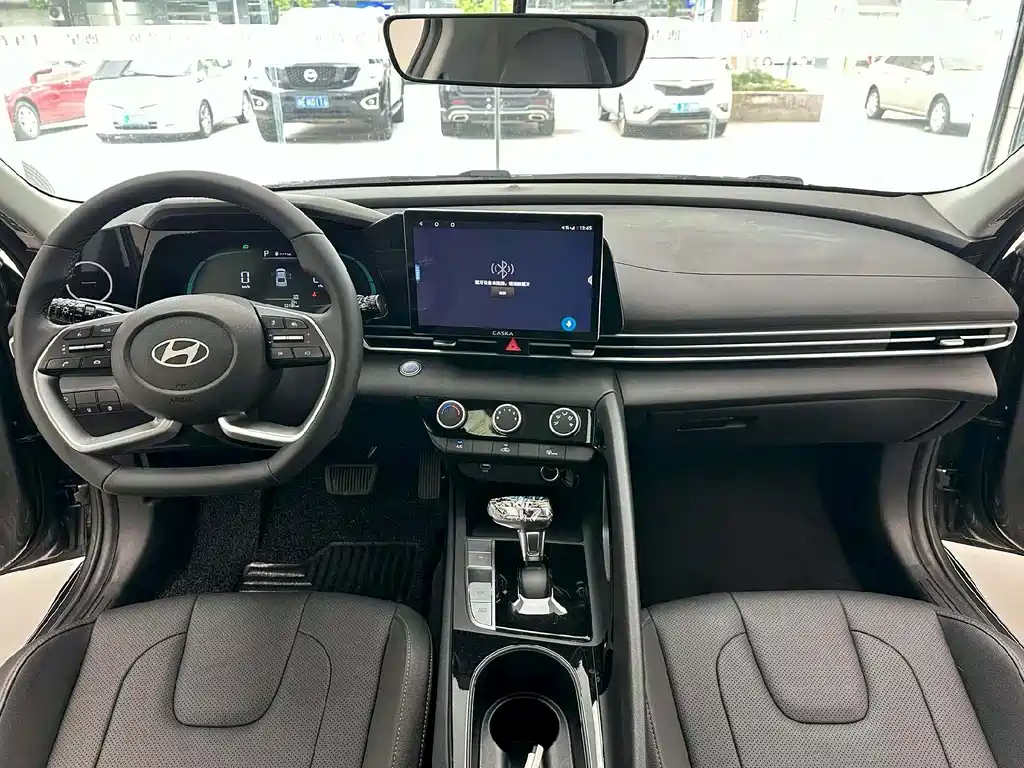 Hyundai Elantra 2024 — фото 5