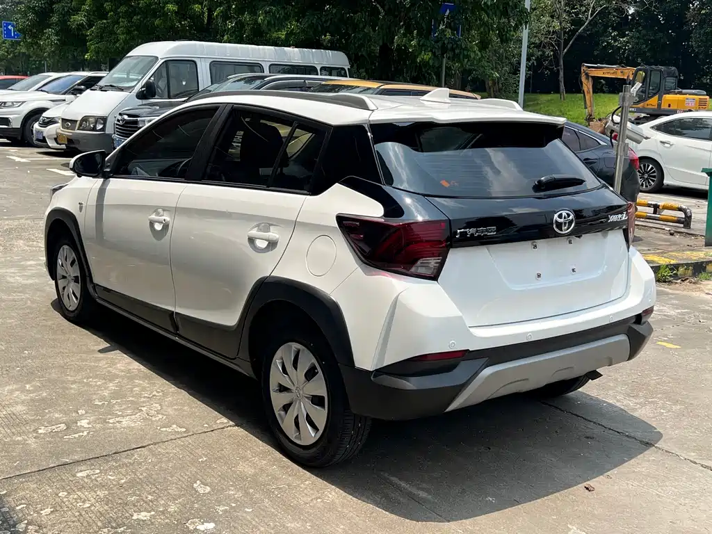 Toyota Yaris L 2022 — фото 11