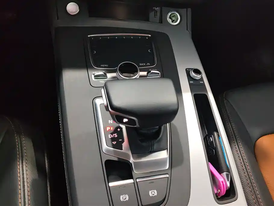 Audi Q5L 2020 — фото 16