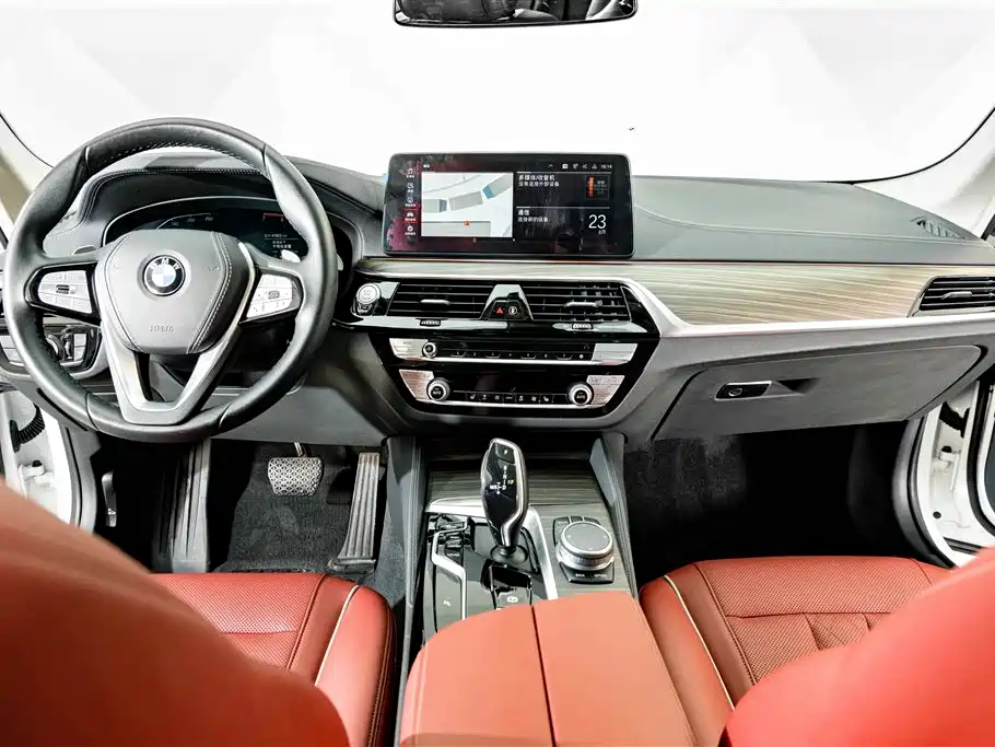 BMW 5 Series 2021 — фото 12