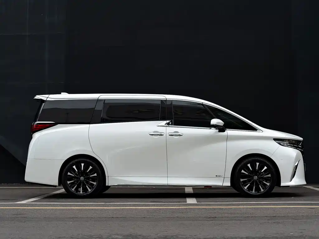 Toyota Alphard 2024 — фото 4
