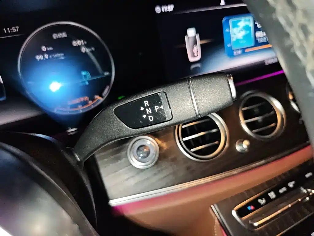 Mercedes-Benz E-Class 2019 — фото 15