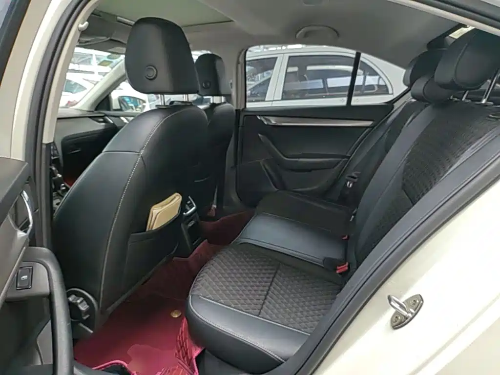 Skoda Octavia 2017 — фото 17