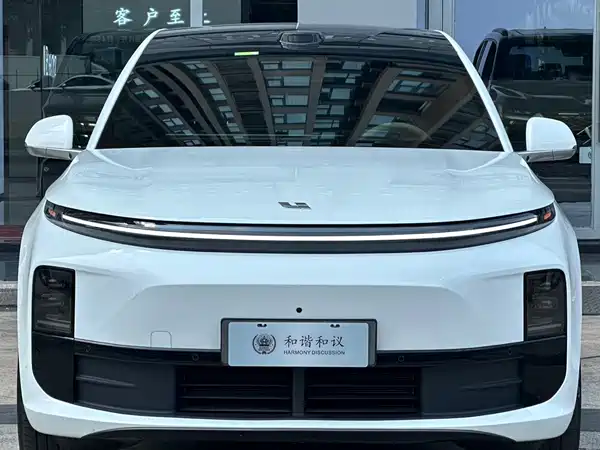 Li Auto L6 2025