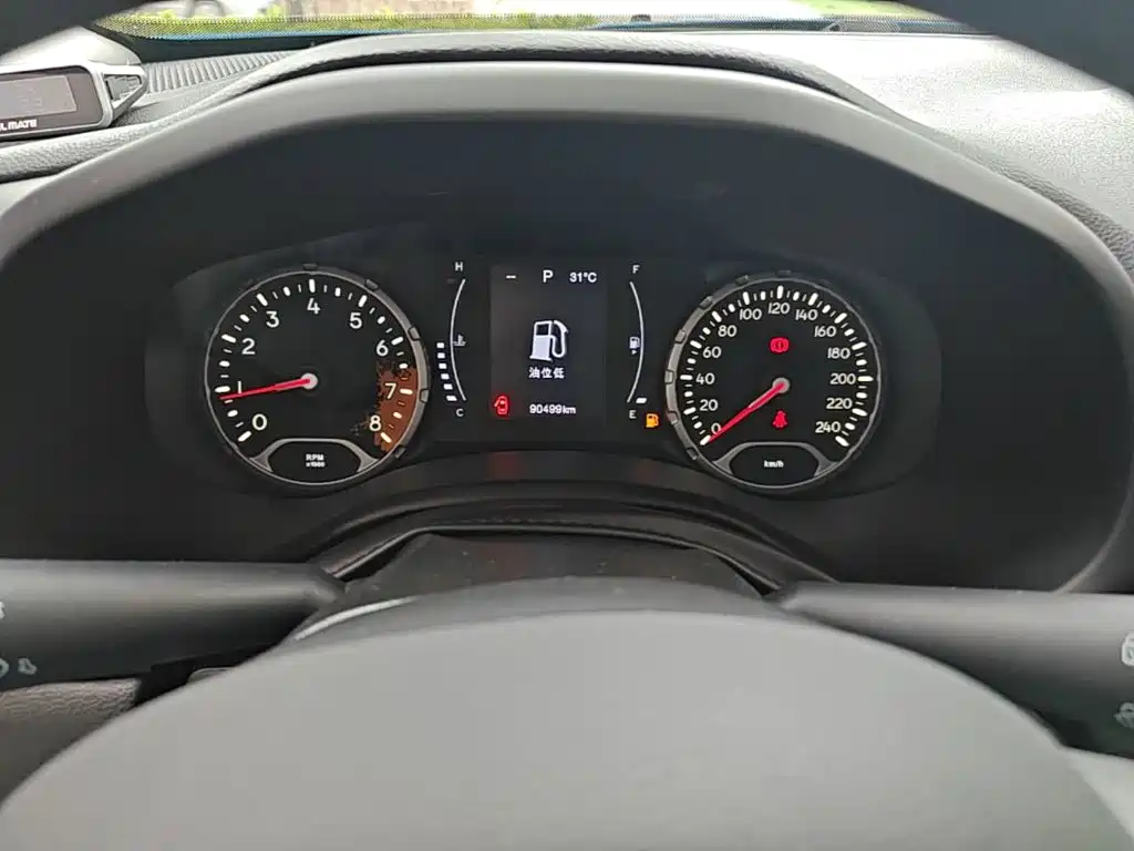 Jeep Renegade 2017 — фото 12