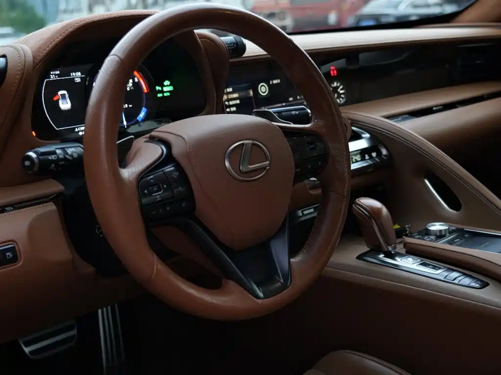 Lexus LC 2018 — фото 9