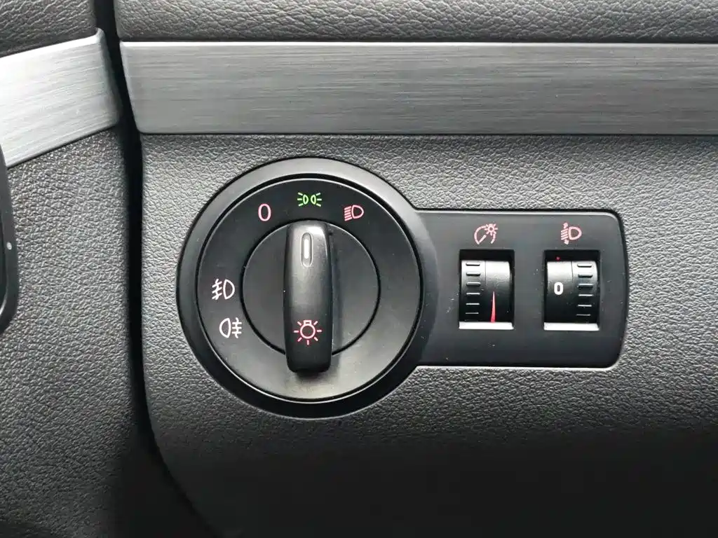 Volkswagen Touran 2014 — фото 21