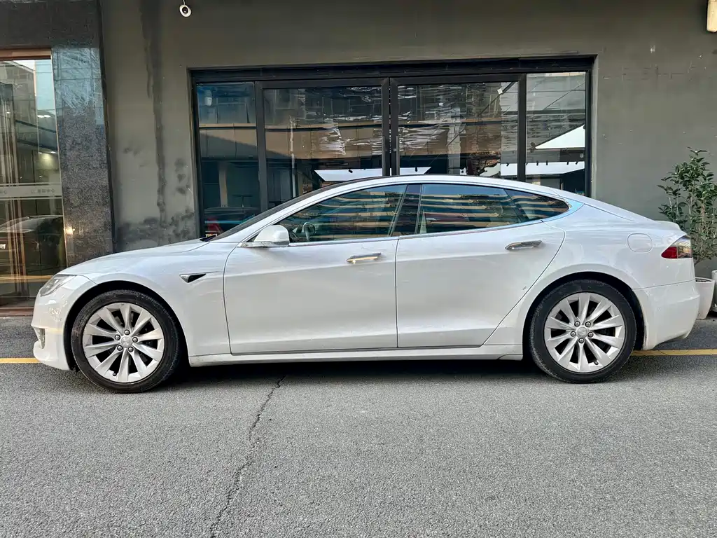 Tesla Model S 2018 — фото 8