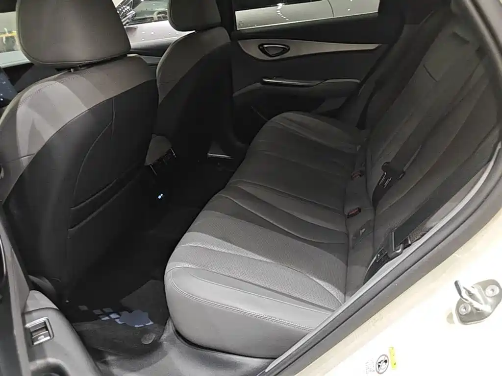 BYD Seal 07 DM-i 2025 — фото 17