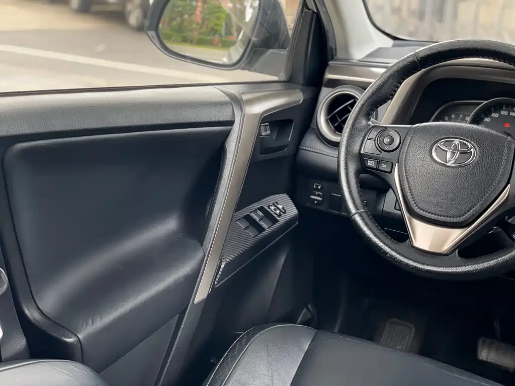 Toyota RAV4 2014 — фото 14