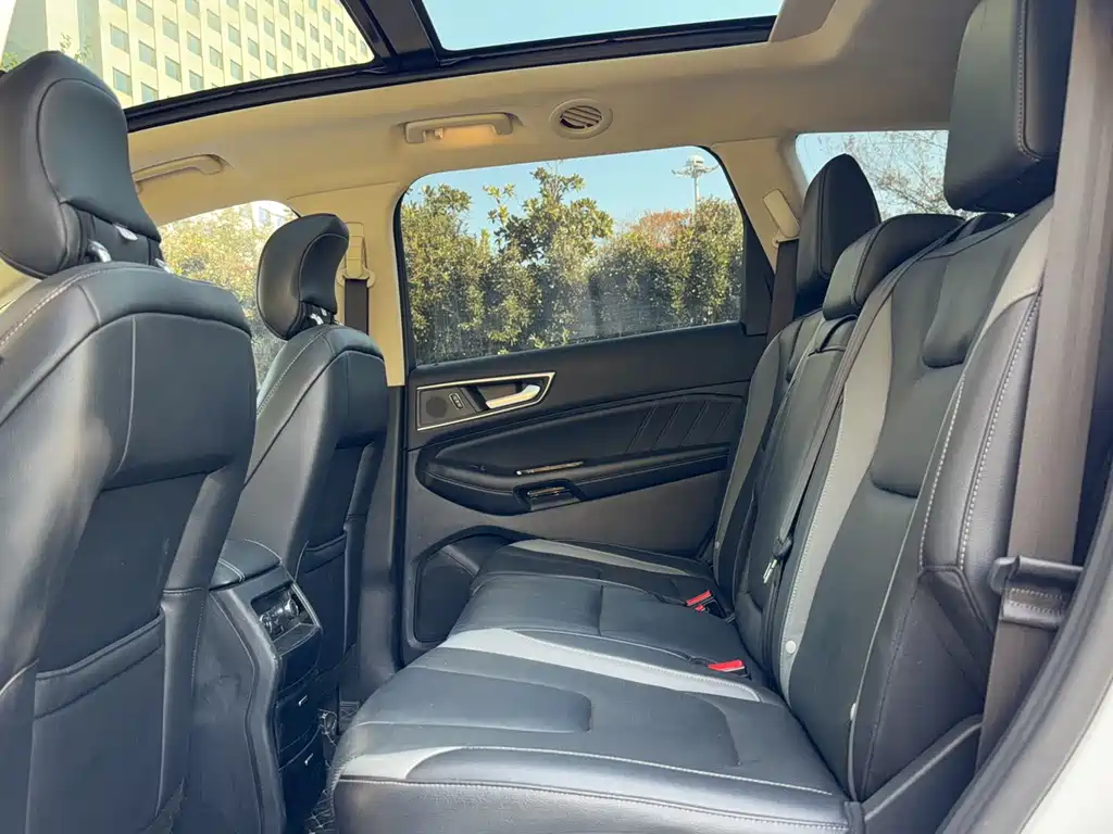 Ford Edge 2017 — фото 11