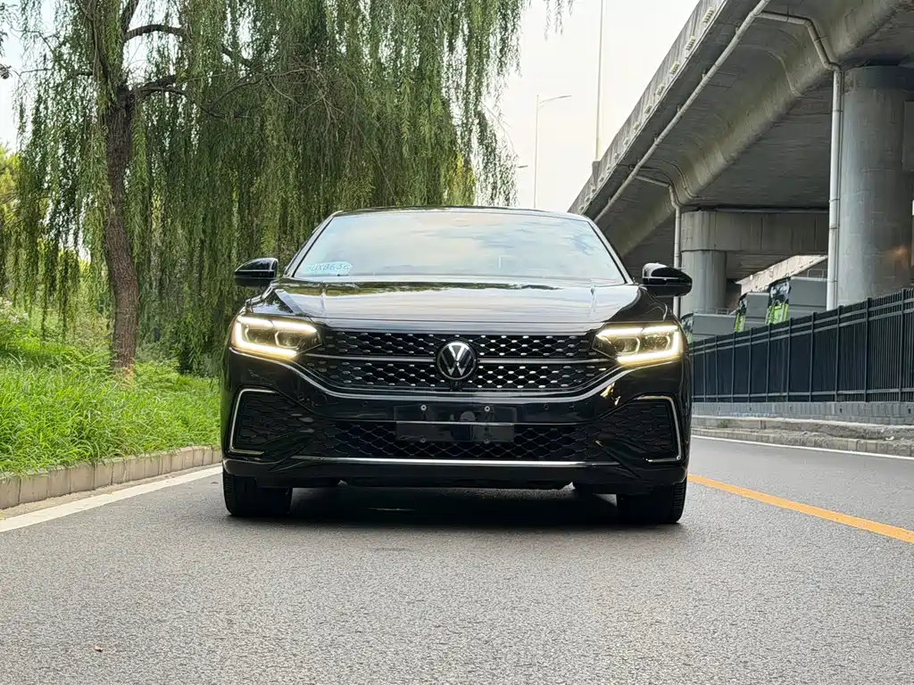 Volkswagen Passat 2023