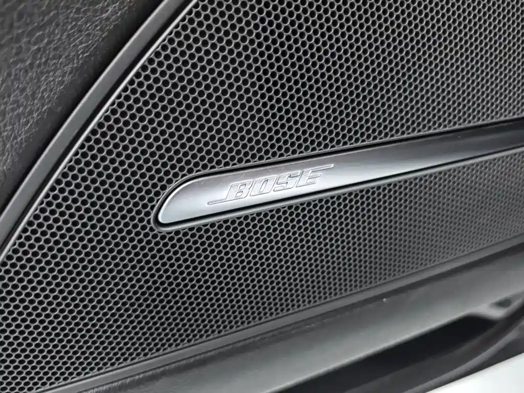Audi A8 2011 — фото 12