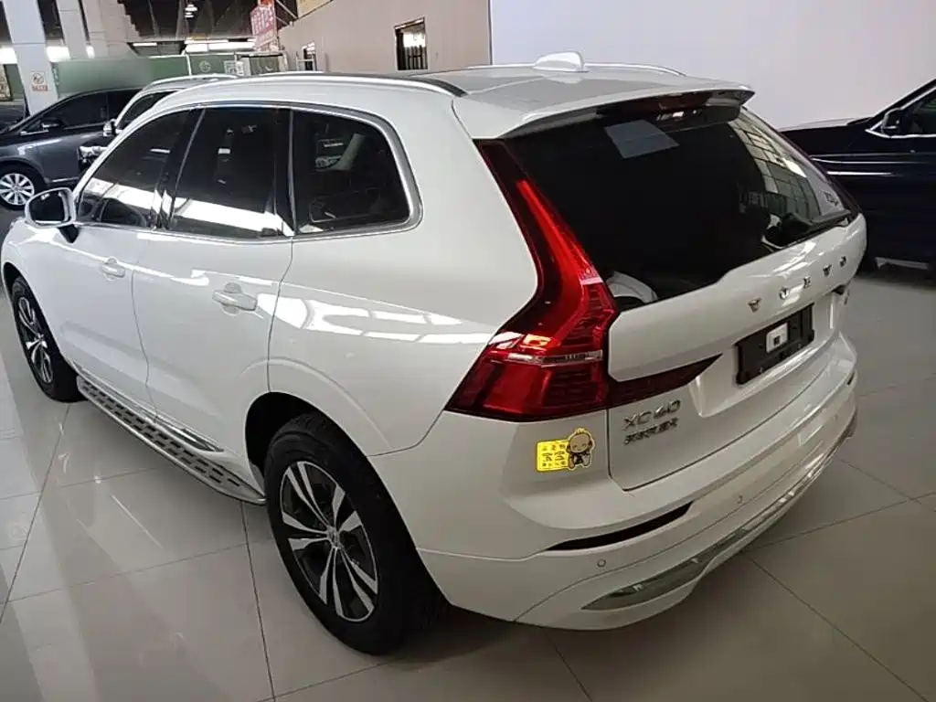 Volvo XC60 2022 — фото 5