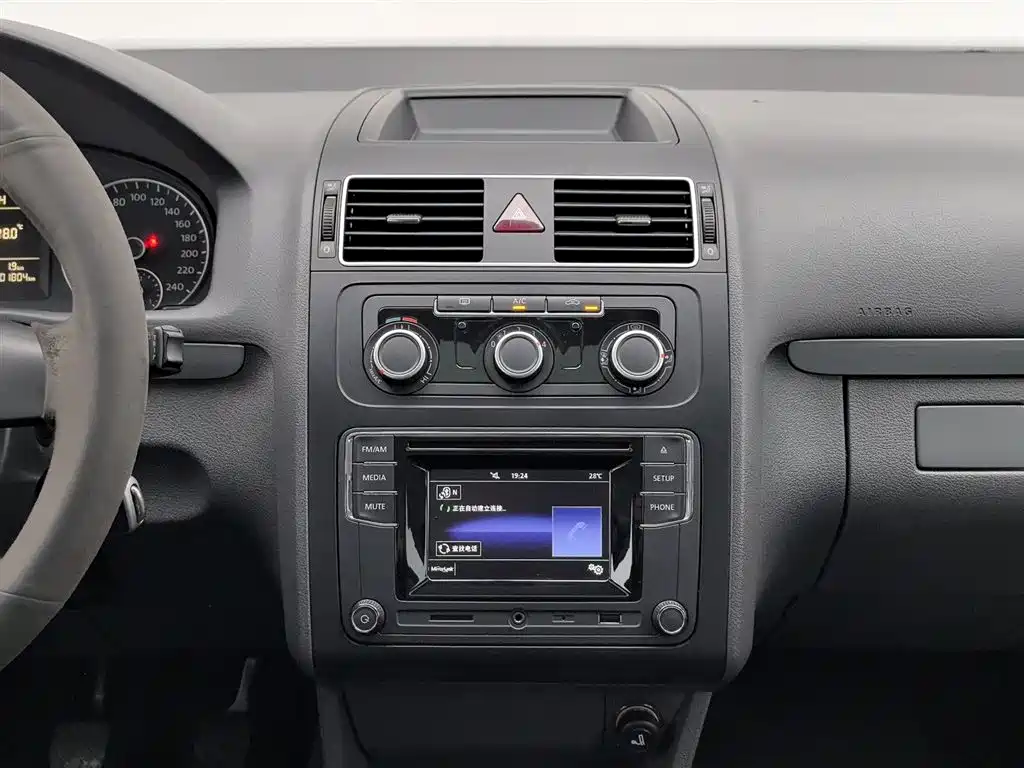 Volkswagen Touran 2015 — фото 12