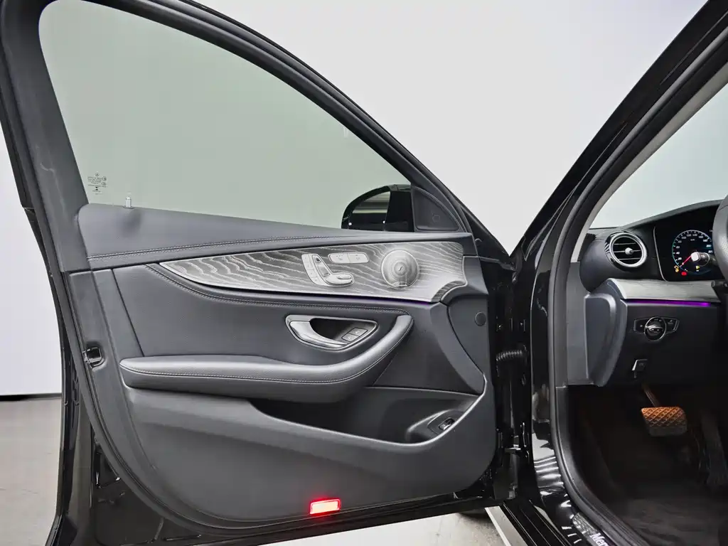 Mercedes-Benz E-Class 2021 — фото 20
