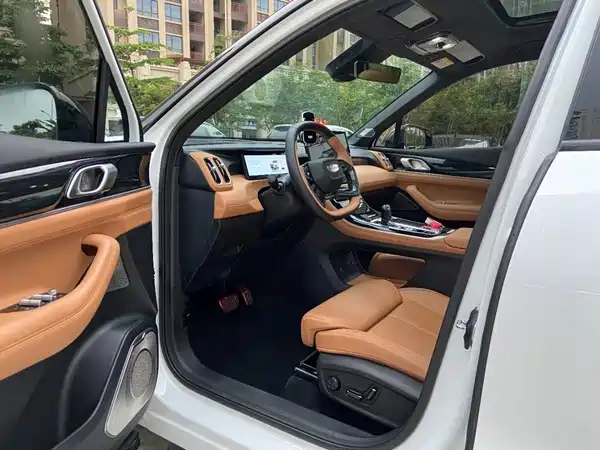 Geely Boyue L 2025