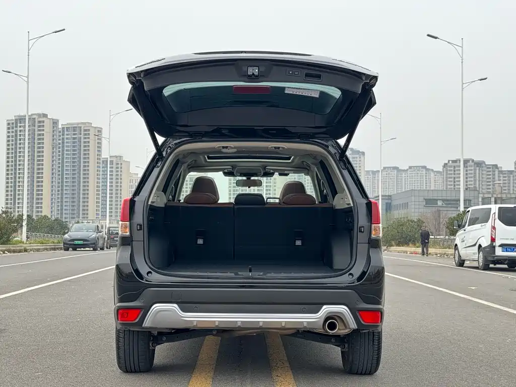 Subaru Forester 2023 — фото 30