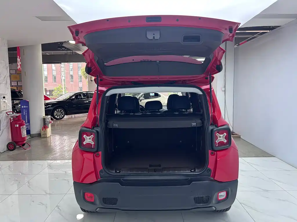 Jeep Renegade 2017 — фото 23