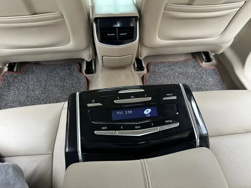 Cadillac XTS 2017 — фото 13