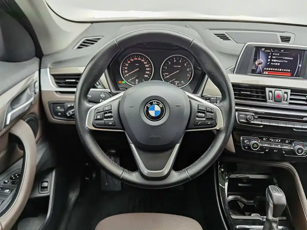 BMW X1 2017 — фото 11