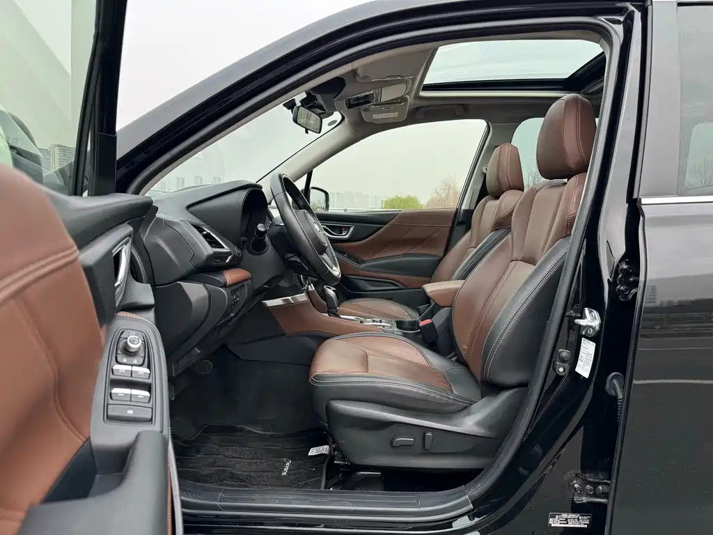 Subaru Forester 2023 — фото 11