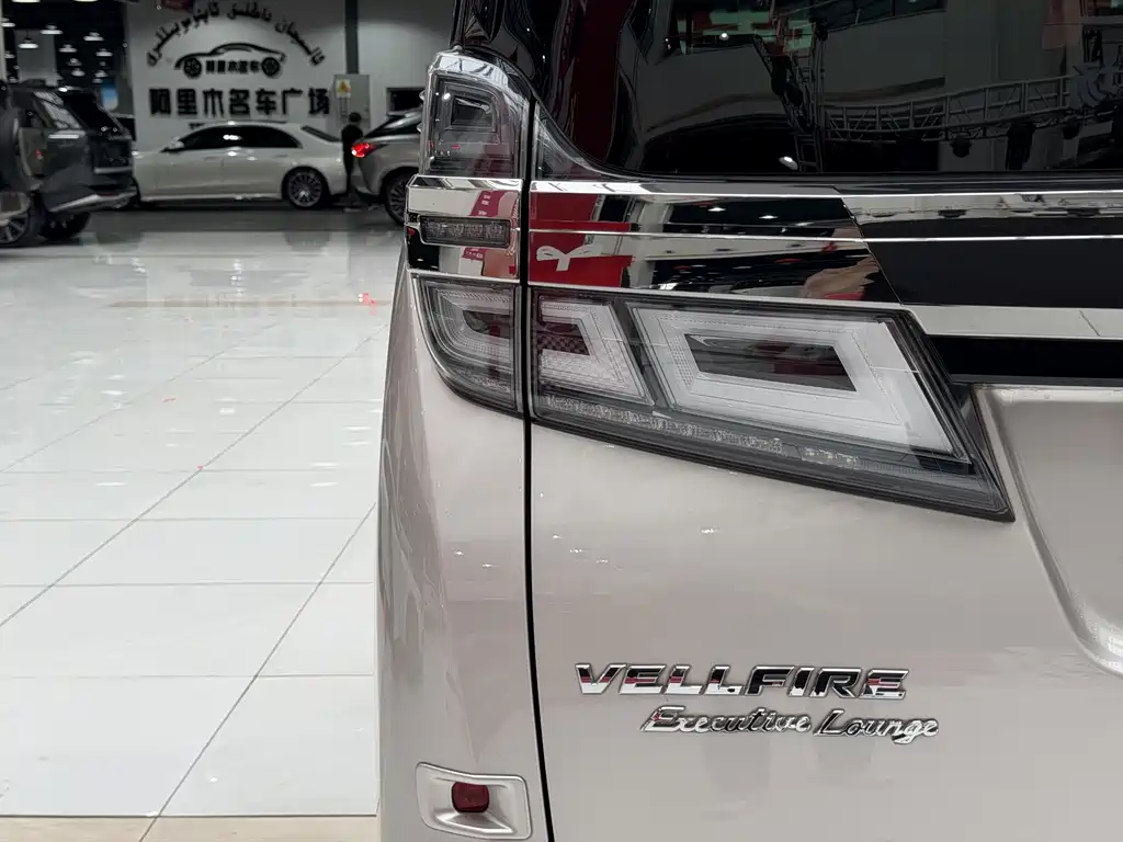 Toyota Vellfire 2019 — фото 18