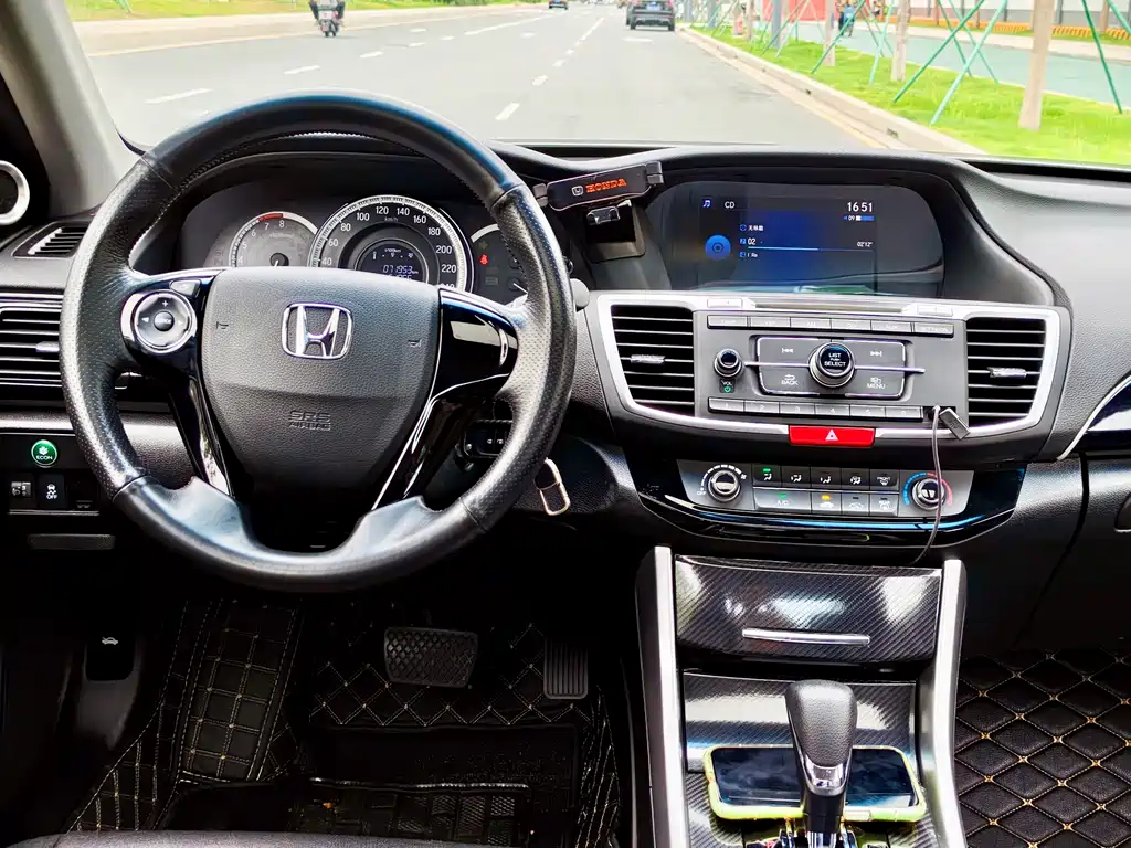 Honda Accord 2017 — фото 15