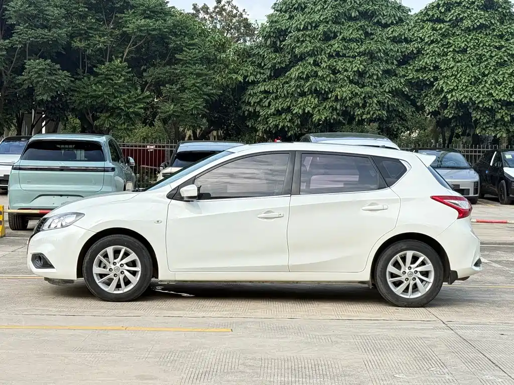 Nissan Tiida 2017 — фото 4
