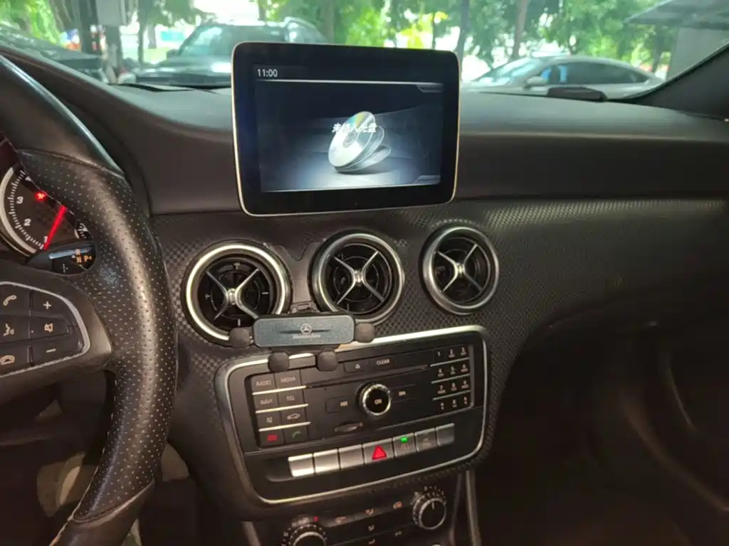 Mercedes-Benz A-Class 2017 — фото 13