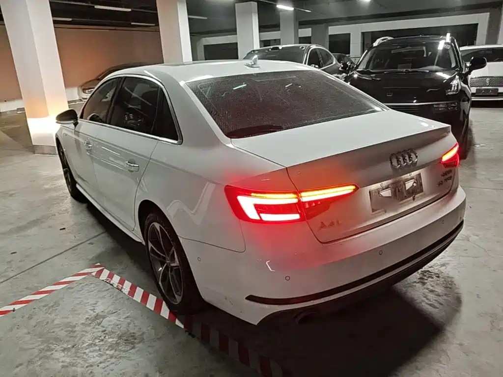 Audi A4L 2018