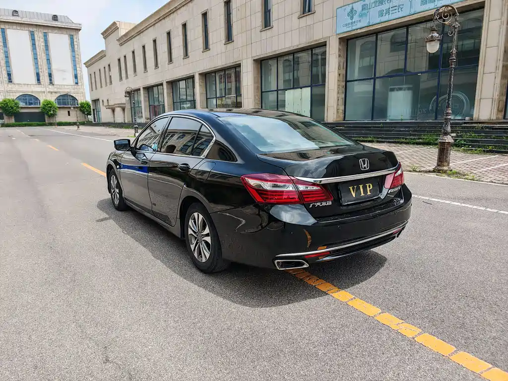 Honda Accord 2015 — фото 17