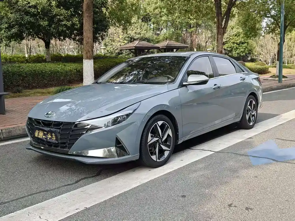 Hyundai Elantra 2023 — фото 1