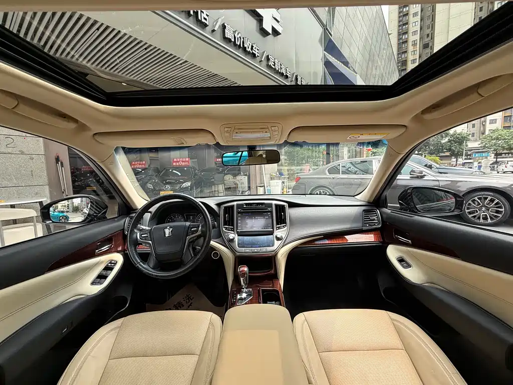 Toyota Crown 2016 — фото 15