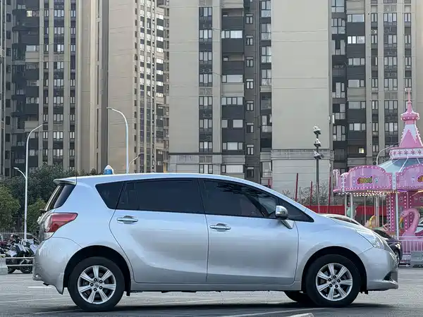 Toyota Yizhi 2012