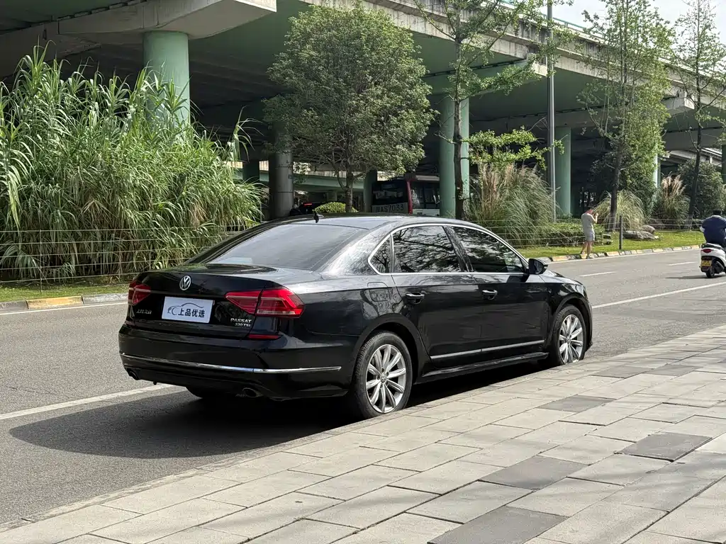 Volkswagen Passat 2018 — фото 31
