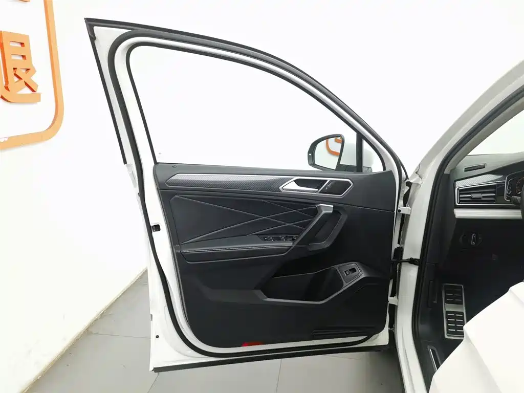 Volkswagen Tiguan L 2022 — фото 8