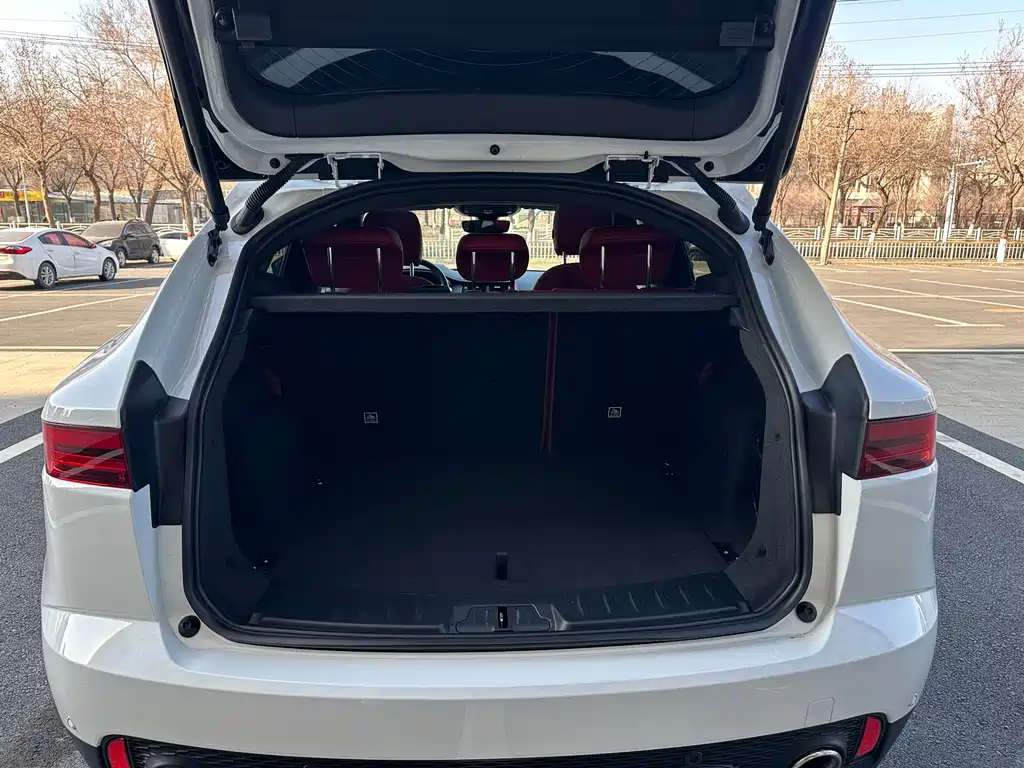 Jaguar E-PACE 2025 — фото 15