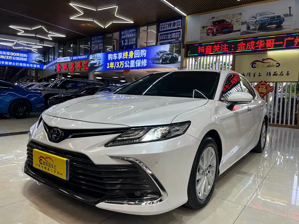 Toyota Camry 2021 — фото 1