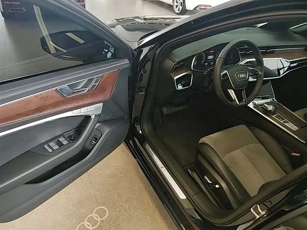 Audi A6L 2023 — фото 23