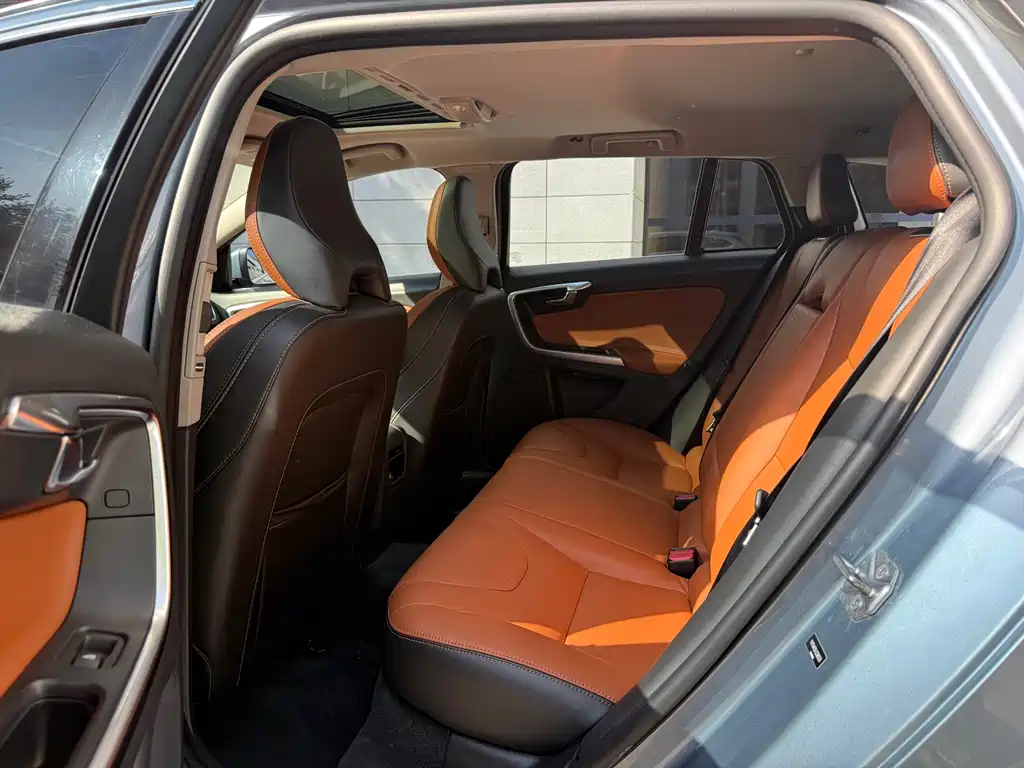 Volvo V60 2017 — фото 10