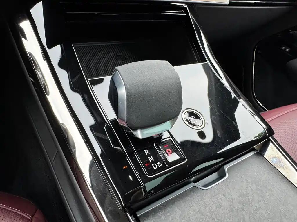 Land Rover Sport 2024 — фото 12