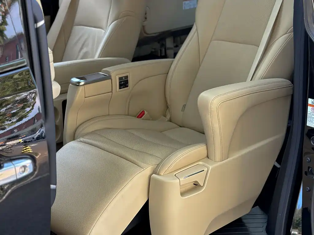 Toyota Alphard 2018 — фото 9