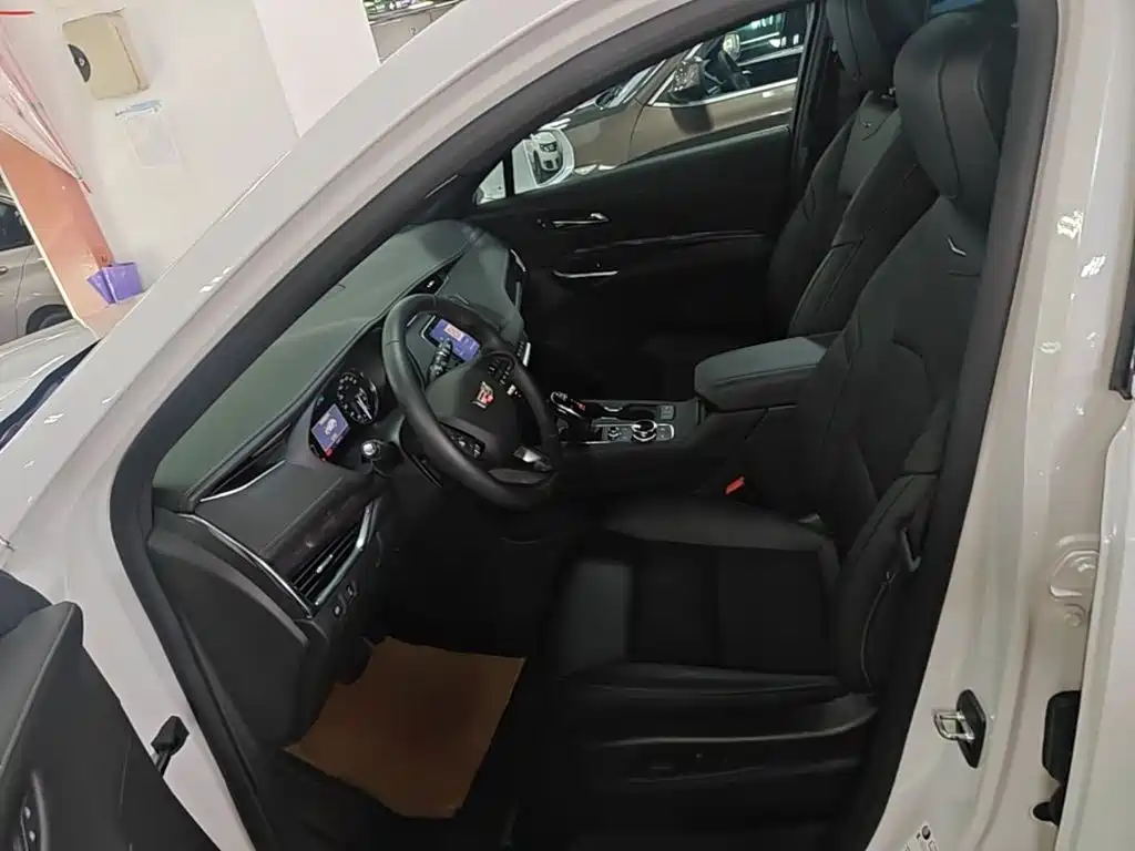 Cadillac XT4 2020 — фото 15