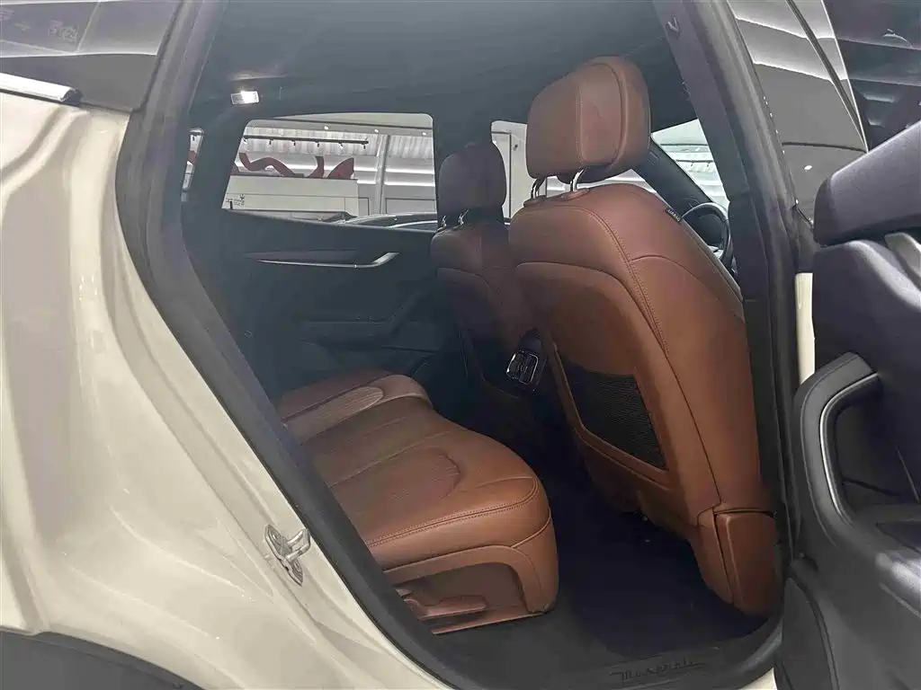 Maserati Levante 2018 — фото 16